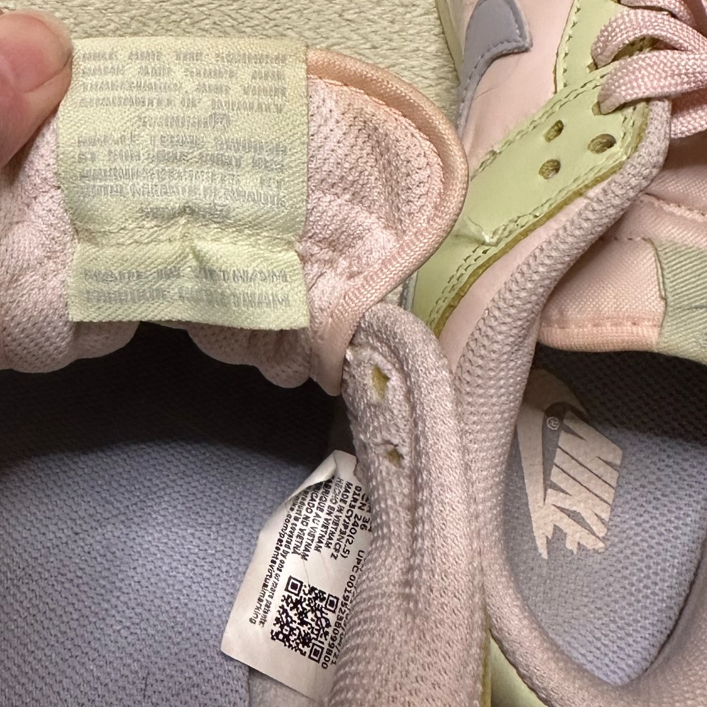 Nike Dunk Low Shoes Womens Size 7 Pastel Casual
Women's US 7 - Picture 7 of 8